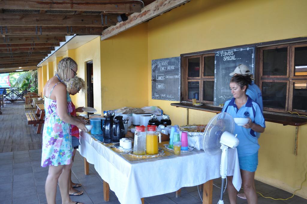 Ratu Kini Backpackers And Dive Resort Mana Island Exterior photo